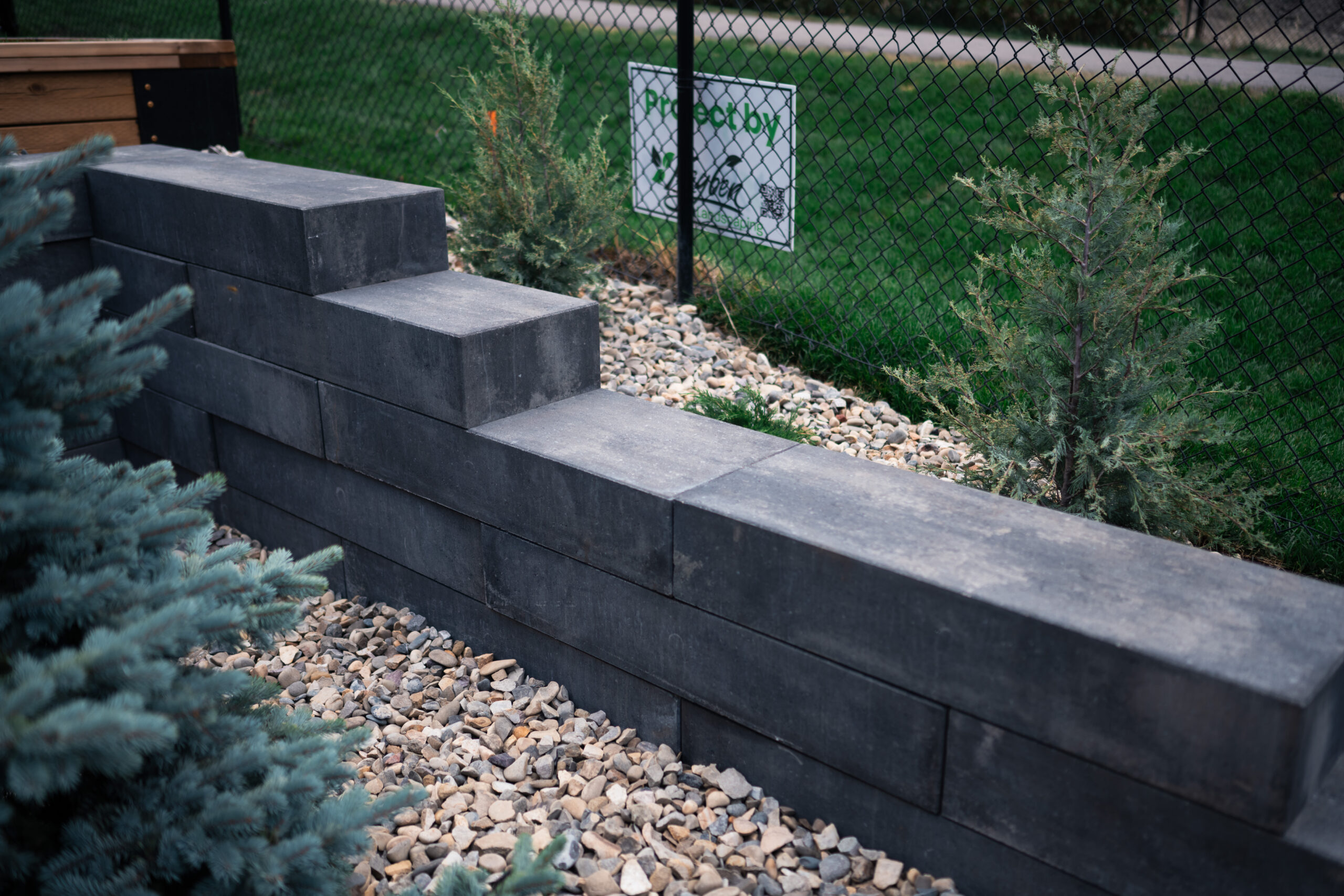 okotoks-ranchers-way-retaining-wall Stone retaining wall in a Rancher’s Way backyard in Okotoks